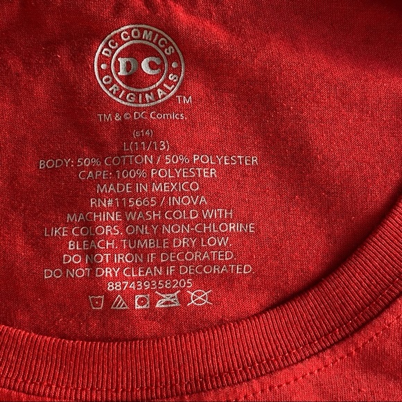 DC Comics Wonder Women T-Shirt w/Cape - Picture 4 of 5